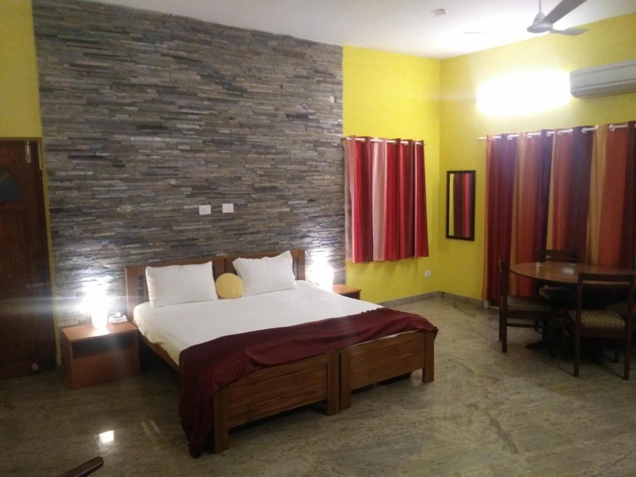 Bed and Breakfast Royale Achaya à Chennai Extérieur photo