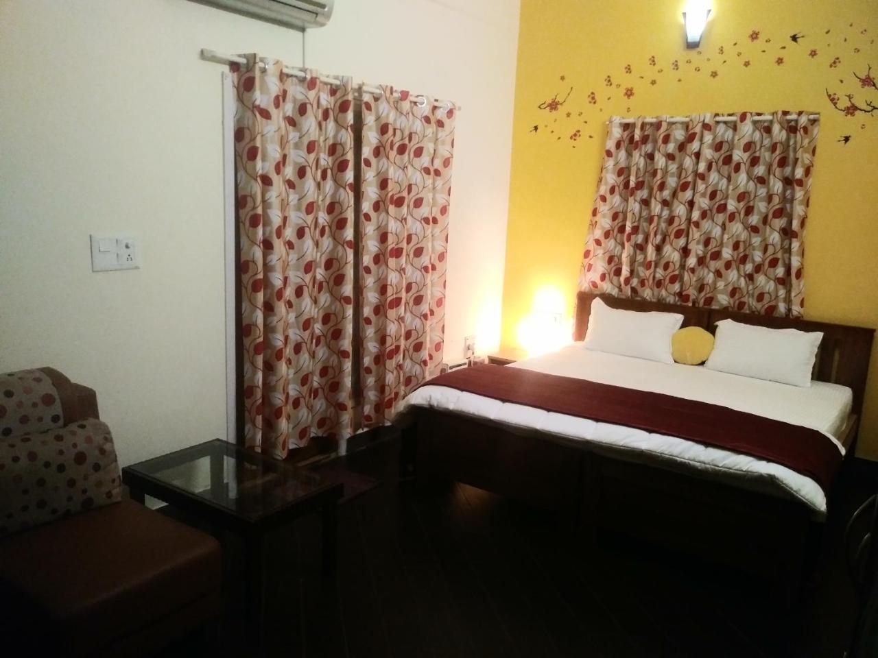 Bed and Breakfast Royale Achaya à Chennai Extérieur photo